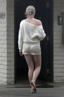 Ireland Baldwin feet photo thumbnail