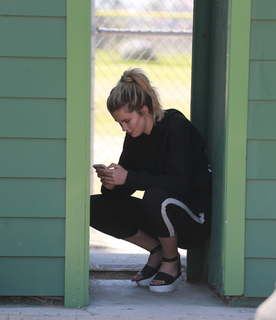 Ireland Baldwin feet photo thumbnail