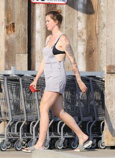 Ireland Baldwin feet photo thumbnail