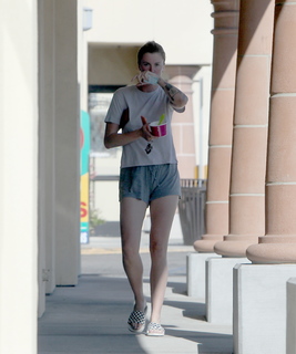 Ireland Baldwin feet photo thumbnail