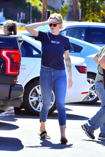 Ireland Baldwin feet photo thumbnail