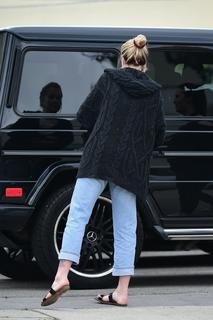 Ireland Baldwin feet photo thumbnail