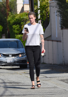 Ireland Baldwin feet photo thumbnail
