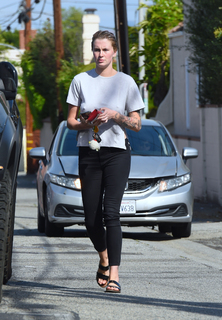 Ireland Baldwin feet photo thumbnail