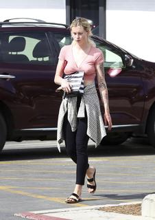 Ireland Baldwin feet photo thumbnail