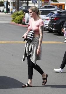 Ireland Baldwin feet photo thumbnail