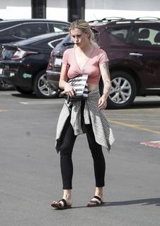 Ireland Baldwin feet photo thumbnail