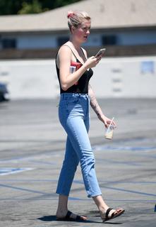 Ireland Baldwin feet photo thumbnail