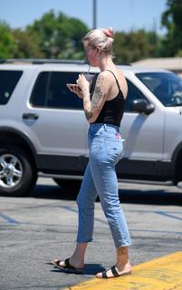 Ireland Baldwin feet photo thumbnail
