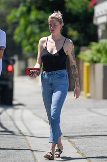 Ireland Baldwin feet photo thumbnail