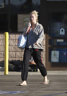 Ireland Baldwin feet photo thumbnail