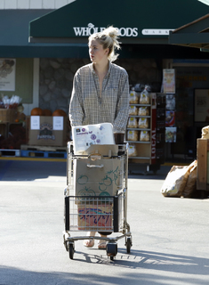 Ireland Baldwin feet photo thumbnail