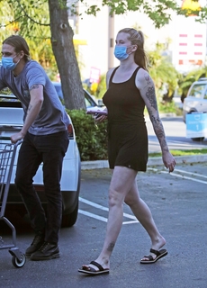 Ireland Baldwin feet photo thumbnail