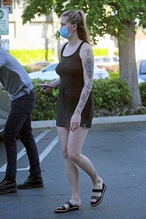 Ireland Baldwin feet photo thumbnail