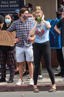 Ireland Baldwin feet photo thumbnail