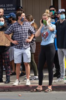 Ireland Baldwin feet photo thumbnail