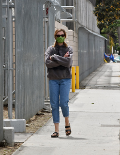 Ireland Baldwin feet photo thumbnail