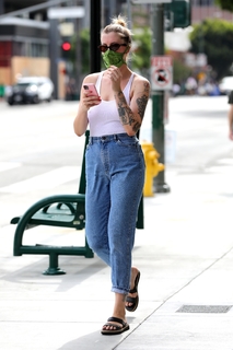 Ireland Baldwin feet photo thumbnail