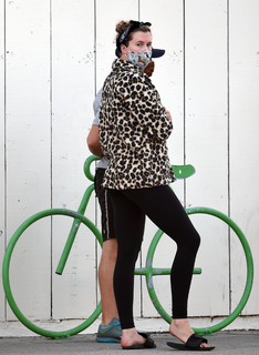 Ireland Baldwin feet photo thumbnail