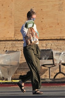 Ireland Baldwin feet photo thumbnail