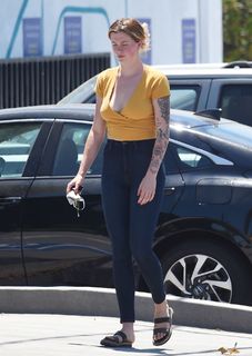 Ireland Baldwin feet photo thumbnail