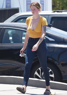 Ireland Baldwin feet photo thumbnail
