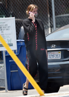 Ireland Baldwin feet photo thumbnail