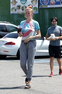 Ireland Baldwin feet photo thumbnail