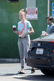 Ireland Baldwin feet photo thumbnail