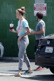 Ireland Baldwin feet photo thumbnail