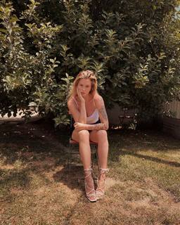 Ireland Baldwin feet photo thumbnail