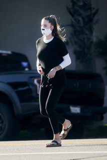 Ireland Baldwin feet photo thumbnail