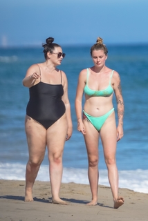 Ireland Baldwin feet photo thumbnail