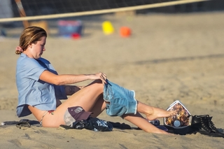 Ireland Baldwin feet photo thumbnail