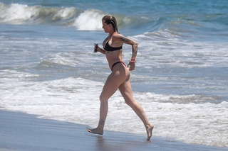 Ireland Baldwin feet photo thumbnail