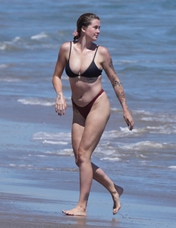 Ireland Baldwin feet photo thumbnail