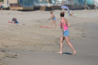 Ireland Baldwin feet photo thumbnail