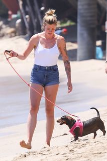 Ireland Baldwin feet photo thumbnail