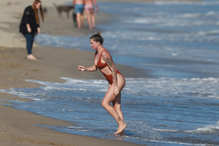 Ireland Baldwin feet photo thumbnail