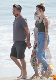 Ireland Baldwin feet photo thumbnail