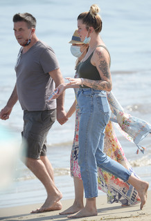 Ireland Baldwin feet photo thumbnail