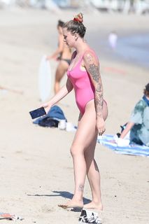 Ireland Baldwin feet photo thumbnail