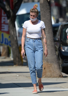 Ireland Baldwin feet photo thumbnail