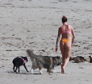 Ireland Baldwin feet photo thumbnail