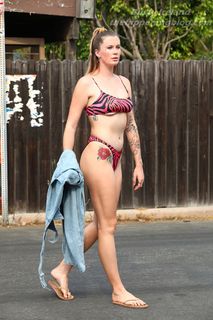Ireland Baldwin feet photo thumbnail