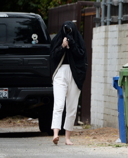 Ireland Baldwin feet photo thumbnail