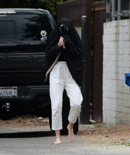 Ireland Baldwin feet photo thumbnail