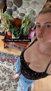 Ireland Baldwin feet photo thumbnail