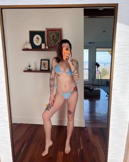 Ireland Baldwin feet photo thumbnail