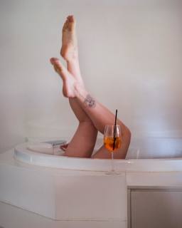 Ireland Baldwin feet photo thumbnail